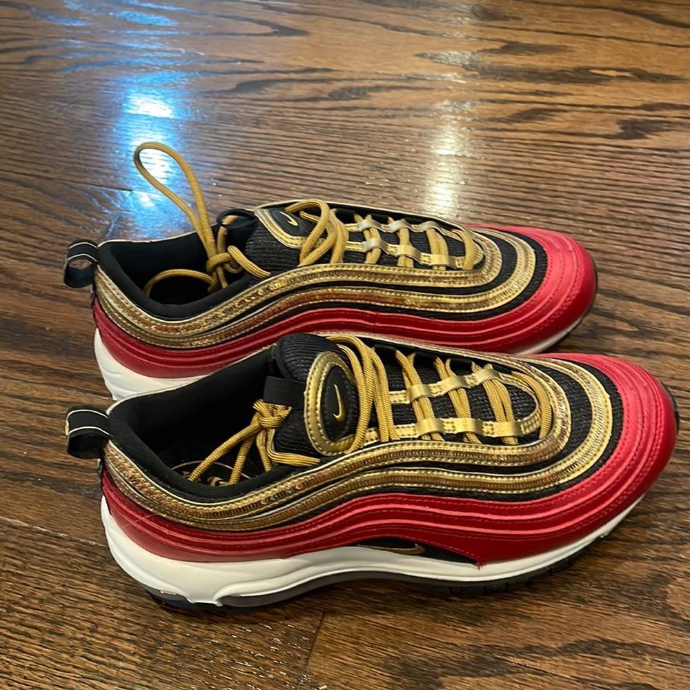 NIKE AIR MAX RED METALLIC GOLD women’s shoes, size 8